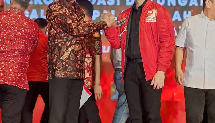 Putra Jokowi, Kaesang Serahkan Rekomendasi Dukungan PSI ke FKJ-NUR di Pilwalkot Palopo