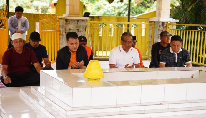 FKJ Ziarah Makam Datuk Pattimang dan Andi Pattiware di Luwu Utara