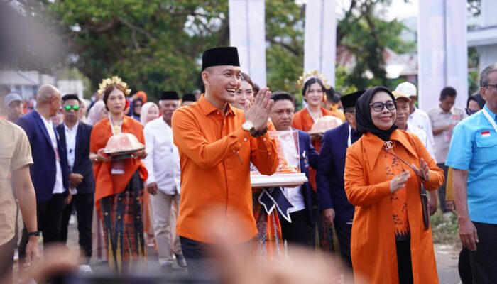 Program FKJ-NUR, Gratiskan Seragam Sekolah Siswa SD dan SMP