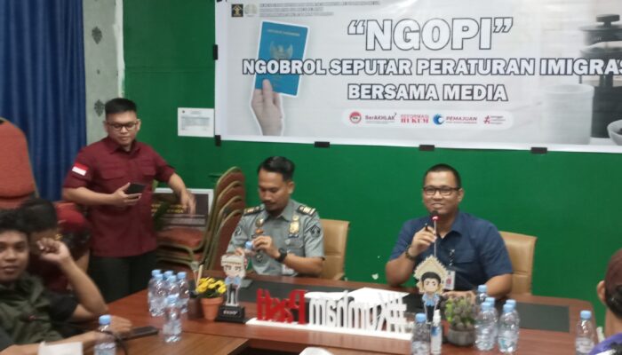 Gelar ‘NGOPI’ Bareng Media, Kantor Imigrasi Palopo Sosialisasikan Tarif Baru Pembuatan Paspor