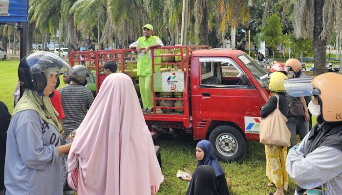 Pertamina Patra Niaga Sulawesi Bersama Disperindag Mamuju Gelar Pasar Murah Jelang Natal dan Tahun Baru