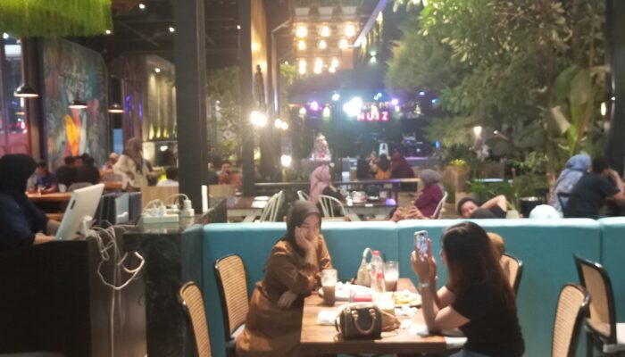 Jelang Libur Natal dan Tahun Baru, Nuiz Coffee Palopo Ramai Pengunjung