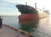 Kapal MV Rong Hai Bermuatan Material Milik PT BMS Lepas Sandar, Buruh TKBM Bersyukur Dapat Tambahan Penghasilan
