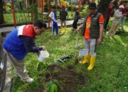 Hari Bumi, Pertamina Patra Niaga Regional Sulawesi Melalui Pertamina FT Parepare Tanam Pohon Endemik di Kebun Raya Jompie