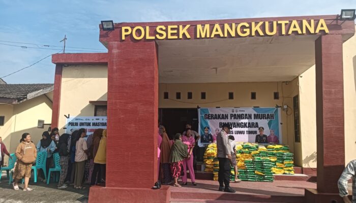 Warga Antusias Serbu Gerakan Pangan Murah di Polsek Mangkutana