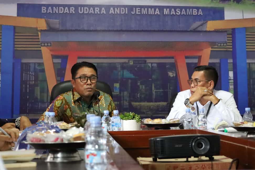 Masyarakat Diminta Sambut Baik Pendaratan Perdana Pesawat ATR 72 di Bandara Andi Djemma