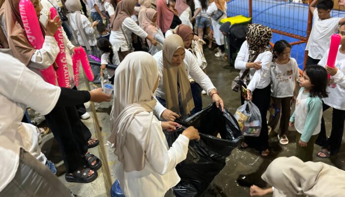 Derby Sekampung Bakal Panaskan Semifinal PKT Cup 2025, Suporter Tanjung Laut Indah Curi Perhatian dengan Aksi Bersih Stadion