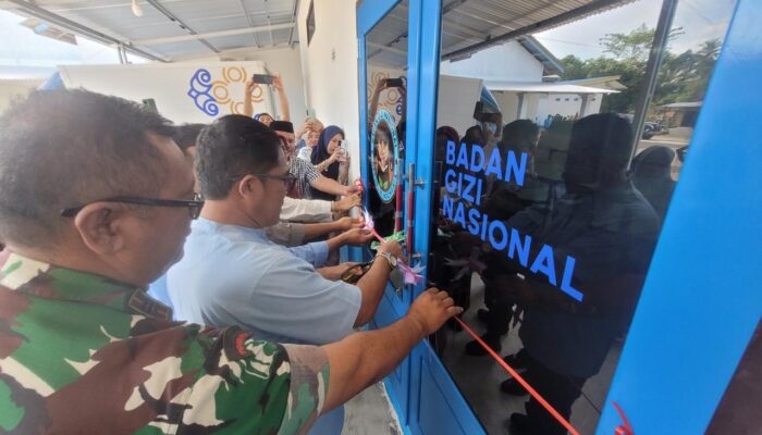 Resmikan Dapur MBG Pertama di Lutra, Jumail: Tak Sekadar Dapur, Harus Bisa Perkuat Ekonomi Lokal