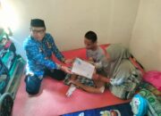 Gerak Cepat Kadis Dukcapil Serahkan Dokumen Kependudukan ke Penyandang Disabilitas di Marobo