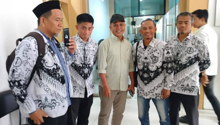 Beri Atensi 2 Guru yang Di-PTDH, Jasrum Apresiasi Anggota DPRD Sulsel Komisi E
