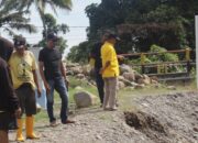 Saksikan Pemasangan Bronjong di Desa Patila, Warga Desa Apresiasi Anggota DPRD Jasrum