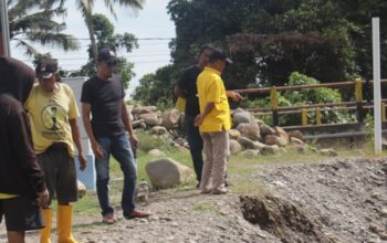 Saksikan Pemasangan Bronjong di Desa Patila, Warga Desa Apresiasi Anggota DPRD Jasrum