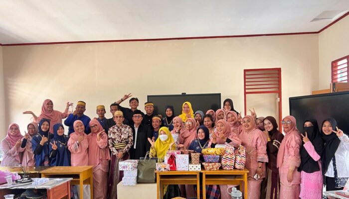 Kekompakan dan Sinergi jadi Kado Istimewa; SMAN 12 Luwu Utara Rayakan Hari Guru Penuh Makna