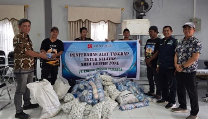 Nelayan Santan Ilir dan Bontang Lestari Terima Bantuan 120 Set Alat Tangkap dari PT EUP 