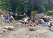 Brimob Polda Sulsel Bangun Jembatan Darurat, Akses Warga Dusun Pakka Barru Kembali Terhubung