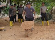 Bantu Warga Terdampak Bencana, Polsek Bontang Barat Gelar Kerja Bakti dan Baksos