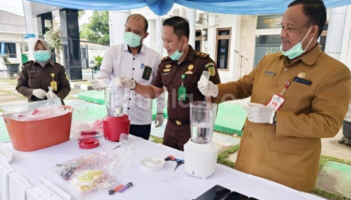 Kejari Bontang Musnahkan Ratusan Barang Bukti dari 25 Perkara Pidana