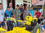 Dukung Ketahanan Pangan, Legislator Golkar Sulsel Serahkan Bantuan Traktor untuk Poktan Padang Kaliba