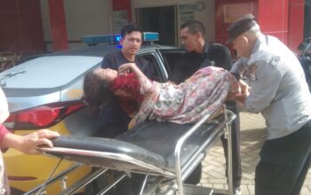 Gerak Cepat Personil Polsek Bungoro Evakuasi Korban Sengatan Listrik