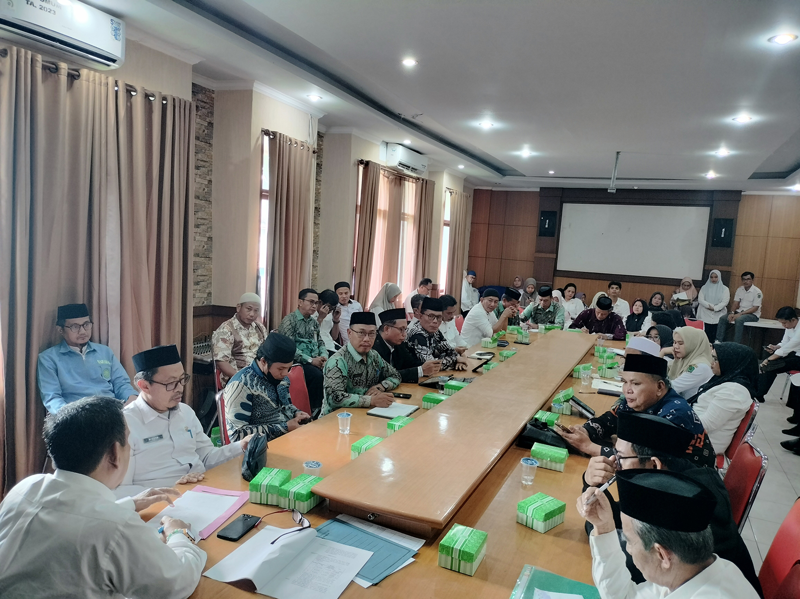 Sambut Bulan Suci, Asisten Pemerintahan dan Kesra Pemda Lutra Pimpin Rapat Persiapan Safari Ramadan 2026