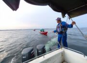 Sat Polairud Bontang Evakuasi Kapal Rusak di Laut, Selamatkan 7 Nelayan