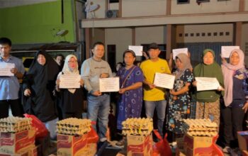 Camat Bontang Selatan Serahkan Bantuan untuk Korban Kebakaran Berbas Tengah