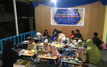 Dukung Pendidikan Agama, Shemmy Permata Sari Kirim Al-Qur’an dan Meja Mengaji ke RT 45 Berbas Tengah