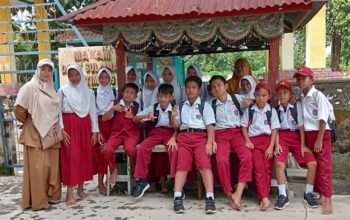Dalami Sejarah Islam Tana Luwu, Siswa SDN 181 Makitta Kunjungi Makam Datuk Pattimang