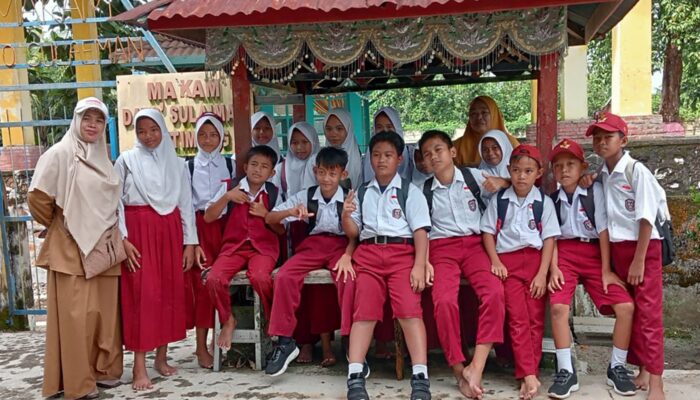 Dalami Sejarah Islam Tana Luwu, Siswa SDN 181 Makitta Kunjungi Makam Datuk Pattimang
