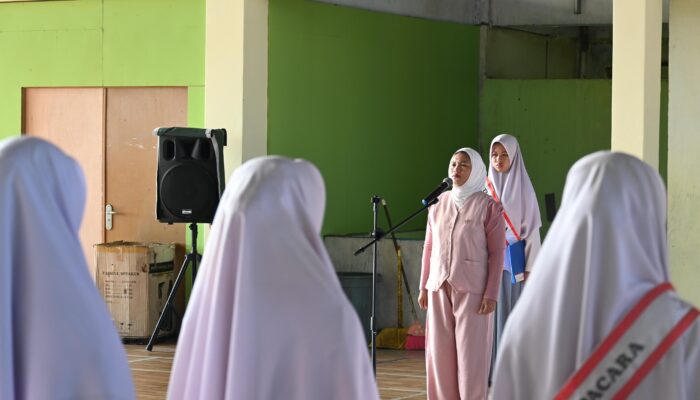 Jadi Pembina Upacara di SMA IT DHBS, Rina Megawati Harsono Gaungkan Pentingnya Pendidikan Politik