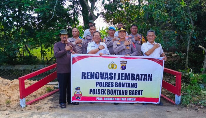 Polsek Bontang Barat Renovasi Jembatan Rusak, Warga Kanaan Kini Nikmati Akses Aman