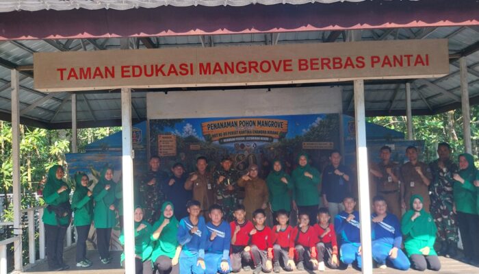 Persit KCK Peringati HUT Ke-80 dengan Aksi Penanaman Mangrove di Pesisir Bontang