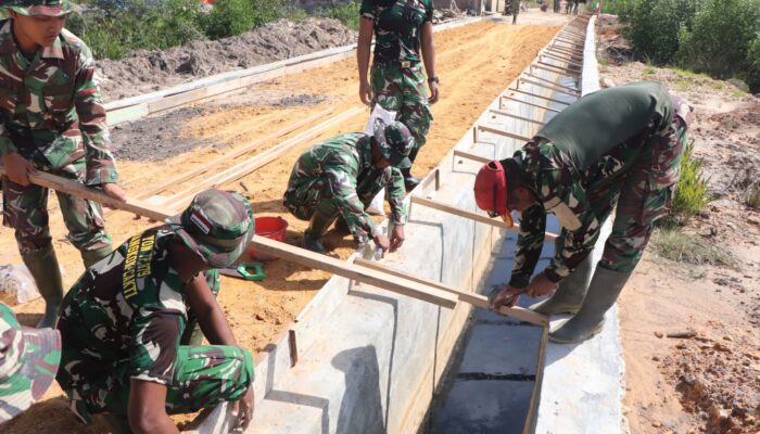 Satgas TMMD Ke-128 Percepat Pembangunan Jalan di Bontang Kuala, Kini Tahap Pemasangan Bekisting 