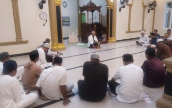 Ustaz Suparman Sosialisasi Program Pengabdian Masyarakat Melalui Kajian Keislaman di Masjid An-Nur