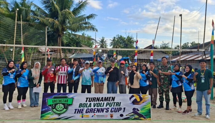 Dukung Penjaringan Atlet Daerah, Kadisporapar Lutra Buka Turnamen Bola Voli Putri di Desa Lampuawa
