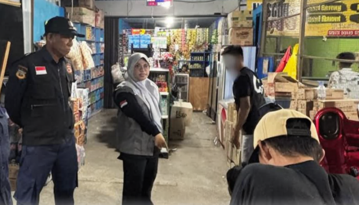 Lurah Tanjung Laut Pimpin Patroli Gabungan, Temukan Miras dan Pelajar Merokok