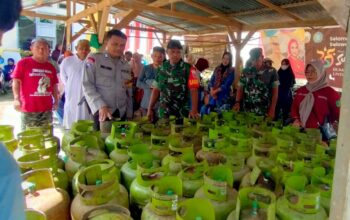 Antisipasi Kelangkaan, DP2KUKM Lutra Gandeng Pertamina dan Agen Salurkan LPG 3 Kg