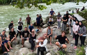 Libur 1 Muharram, Jajaran Bank Sulselbar Masamba Lepas Penat di Objek Wisata Air Panas Pincara