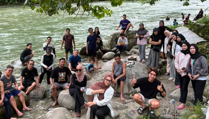Libur 1 Muharram, Jajaran Bank Sulselbar Masamba Lepas Penat di Objek Wisata Air Panas Pincara