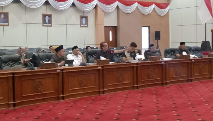 Minim Dampak Ekonomi, Rustam Minta Pemkot Setop Bangun Videotron Baru
