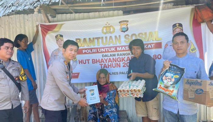 Polres Palopo Salurkan Bantuan Sosial kepada Lansia dalam Rangka HUT Bhayangkara ke-80