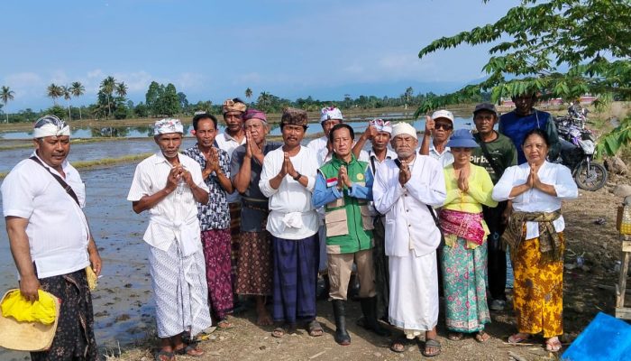Umat Hindu Desa Lampuawa dan Minanga Tallu Gelar Doa Bersama Sebelum Turun Sawah