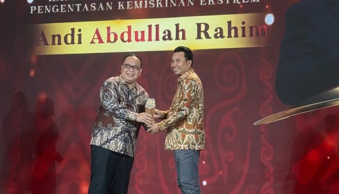 Andi Rahim Sabet Penghargaan Detiktimur Awards 2026 Berkat Inovasi Pengentasan Kemiskinan Ekstrem