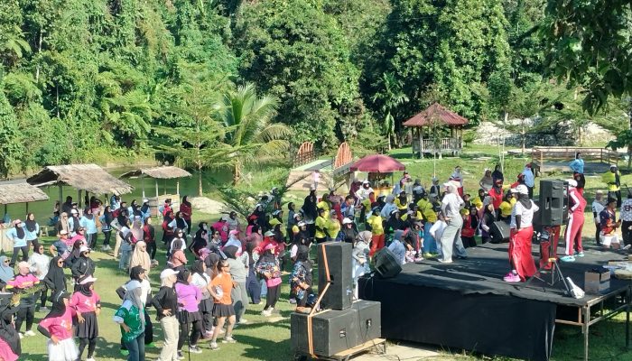 Gelorakan Semangat Kemerdekaan, Disporapar Lutra Sukses Gelar Tourism Zumba di ODTW Pincara