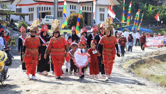 Semarak Kemerdekaan di Tanah Pegunungan: Pawai Budaya Awali HUT ke-81 RI di Kecamatan Rongkong