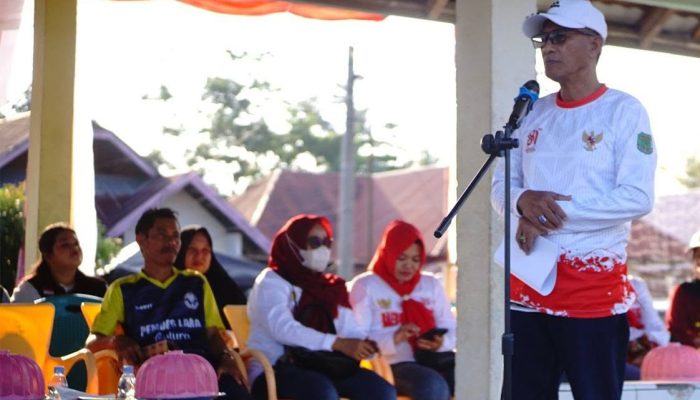 Sambut HUT Ke-81 RI, Kadis Sosial Resmi Buka Rangkaian Kegiatan Olahraga di Baebunta Selatan