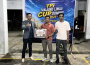 Agus-Riswan Antar Gardu Media Juara 1 Turnamen Domino PORDI Bontang