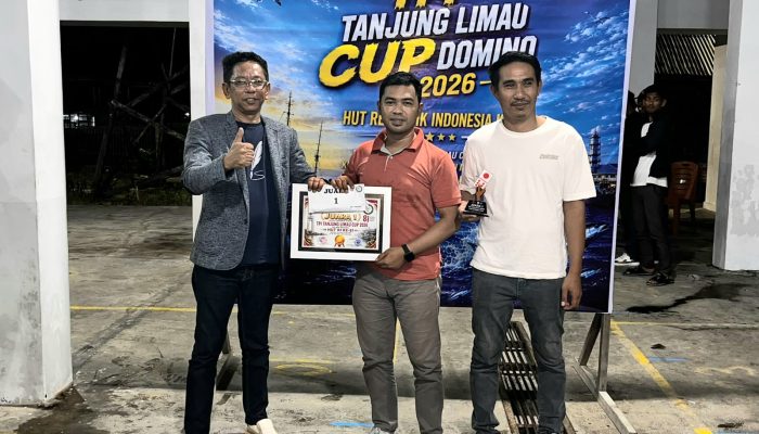 Agus-Riswan Antar Gardu Media Juara 1 Turnamen Domino PORDI Bontang